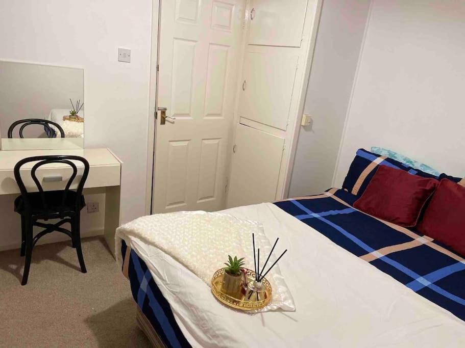 Princess 3 Bedroom House + Offstreet Parking +Wifi Лидс Экстерьер фото