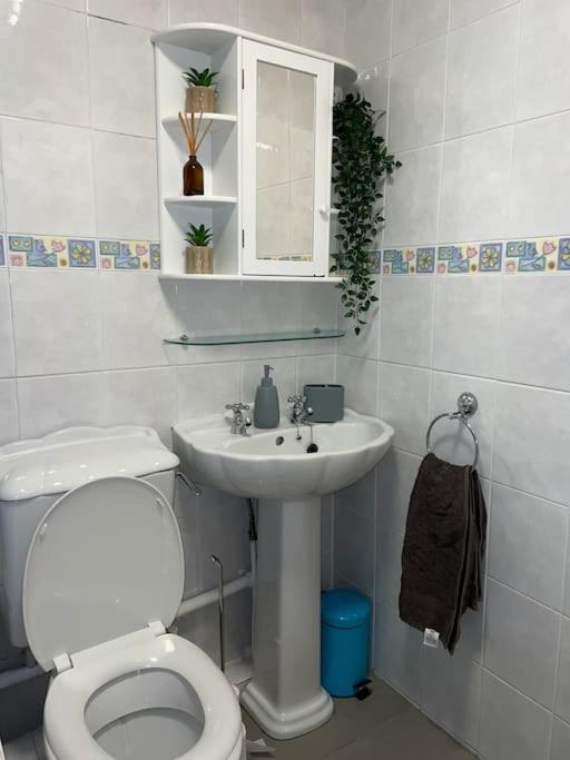 Princess 3 Bedroom House + Offstreet Parking +Wifi Лидс Экстерьер фото